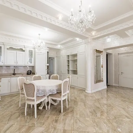 Apartment Greek Street Royal *