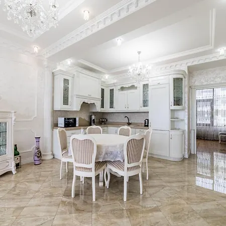 Apartment Greek Street Royal *