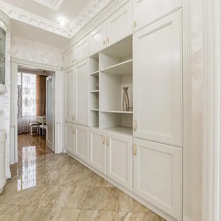 Greek Street Royal Apartment *