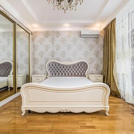 Apartment Greek Street Royal Odesa