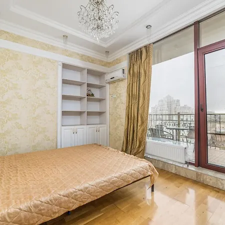 Apartment Greek Street Royal *